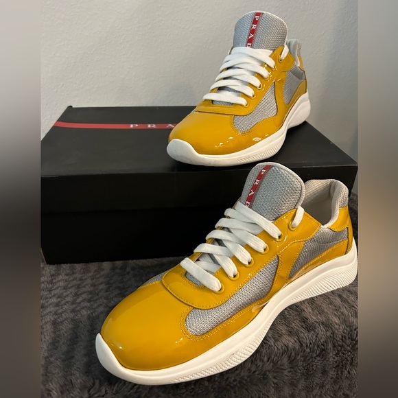 Prada - Picture 3 of 4